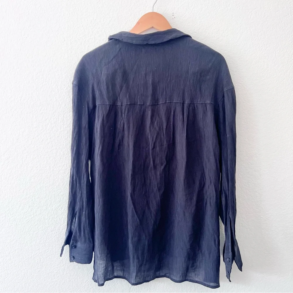 Abercrombie & Fitch Navy Pleated Plisse Style Button Down Top Sz M - Picture 4 of 4